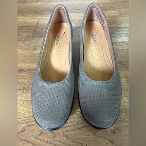 BIO HEELS Comfortable With Ortho-Cushion Women's Taupe Flats zs. 9 B